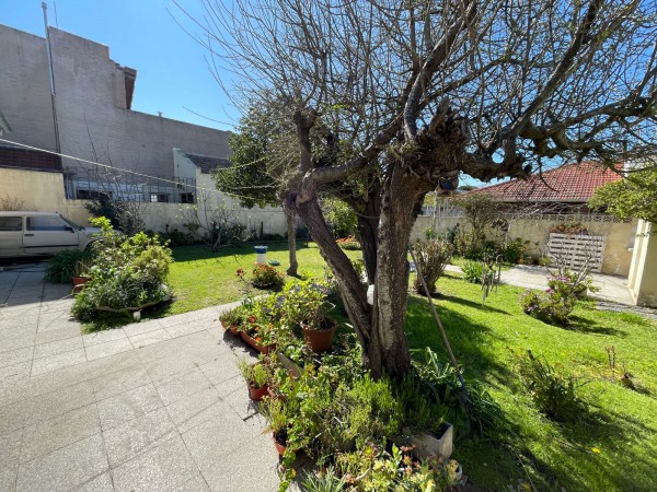 VENTA CHALET estilo mar del plata EN BARRIO CAISAMAR