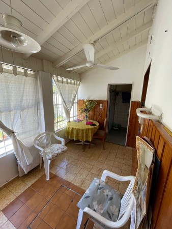 VENTA CHALET estilo mar del plata EN BARRIO CAISAMAR