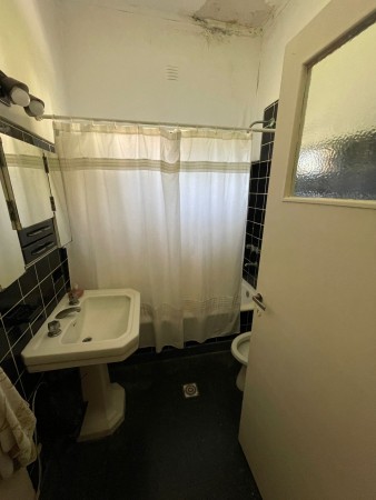 VENTA CHALET estilo mar del plata EN BARRIO CAISAMAR