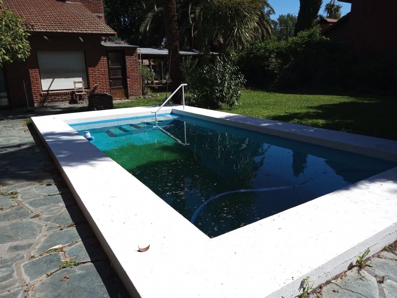ALQUILER 24 MESES CASA SOBRE DOS LOTES CON PISCINA Y QUINCHO