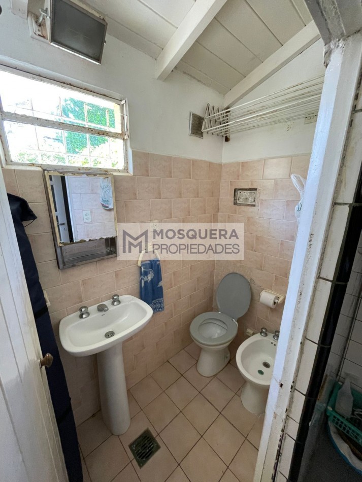 VENTA CHALET estilo mar del plata EN BARRIO CAISAMAR