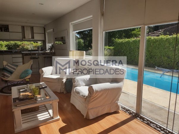 VENTA MODERNA CASA BOSQUE PERALTA RAMOS