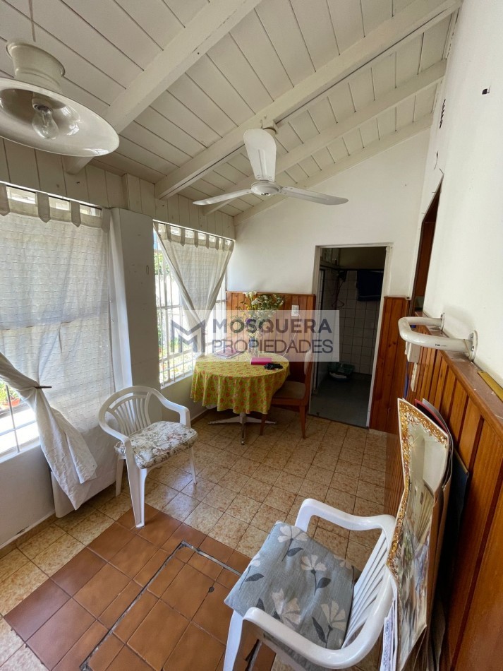 VENTA CHALET estilo mar del plata EN BARRIO CAISAMAR