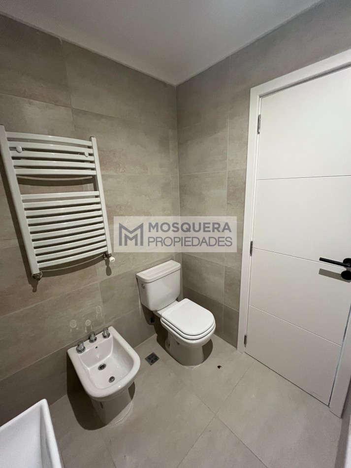 VENTA DEPARTAMENTO ESTILO DUPLEX 3 AMBIENTES A ESTRENAR CON COCHERA CUBIERTA ZONA ALDREY