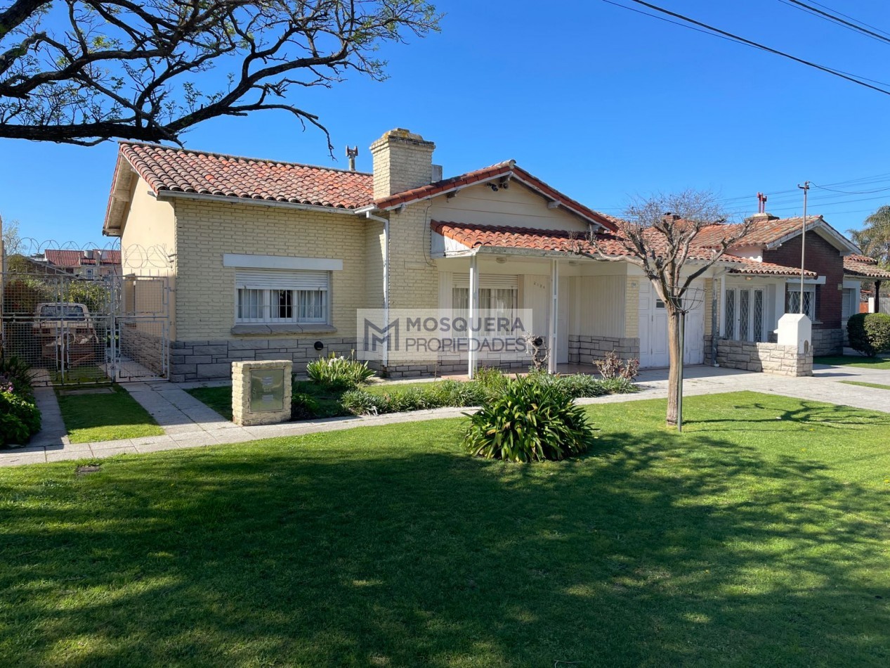 VENTA CHALET estilo mar del plata EN BARRIO CAISAMAR