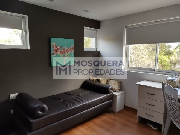 VENTA MODERNA CASA BOSQUE PERALTA RAMOS