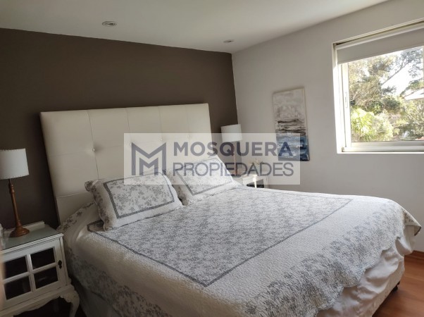 VENTA MODERNA CASA BOSQUE PERALTA RAMOS
