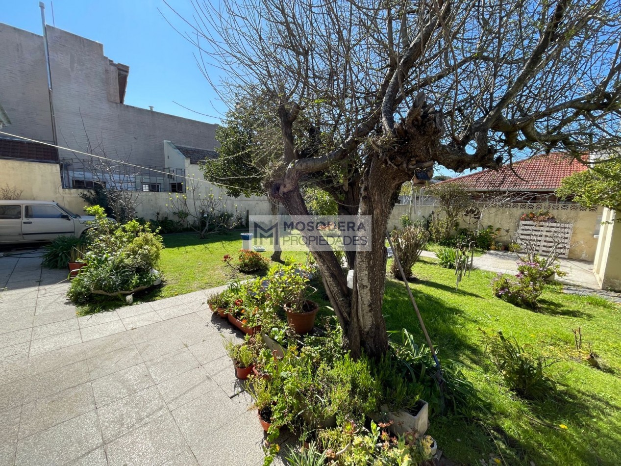 VENTA CHALET estilo mar del plata EN BARRIO CAISAMAR