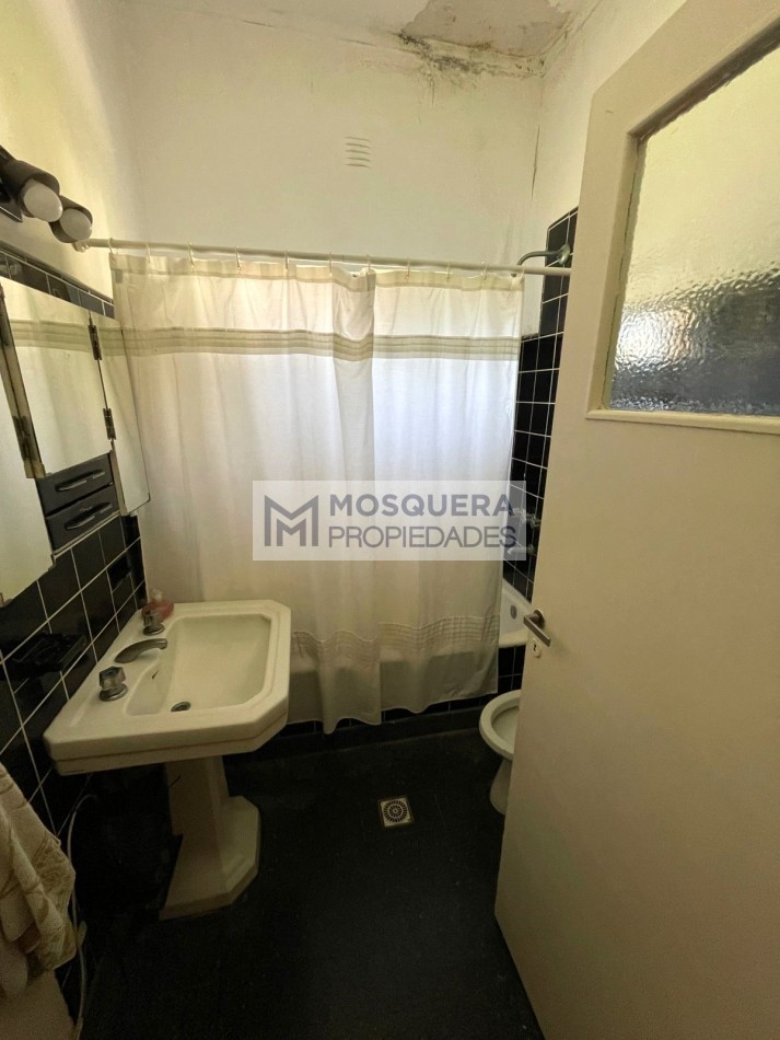 VENTA CHALET estilo mar del plata EN BARRIO CAISAMAR