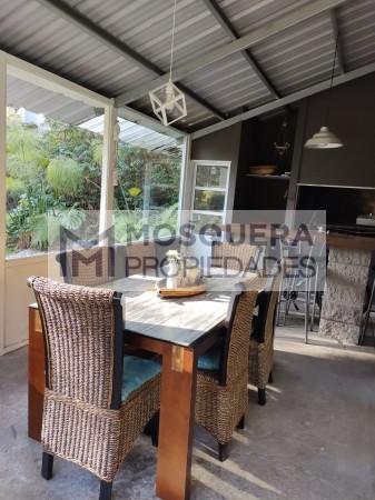 VENTA MODERNA CASA BOSQUE PERALTA RAMOS
