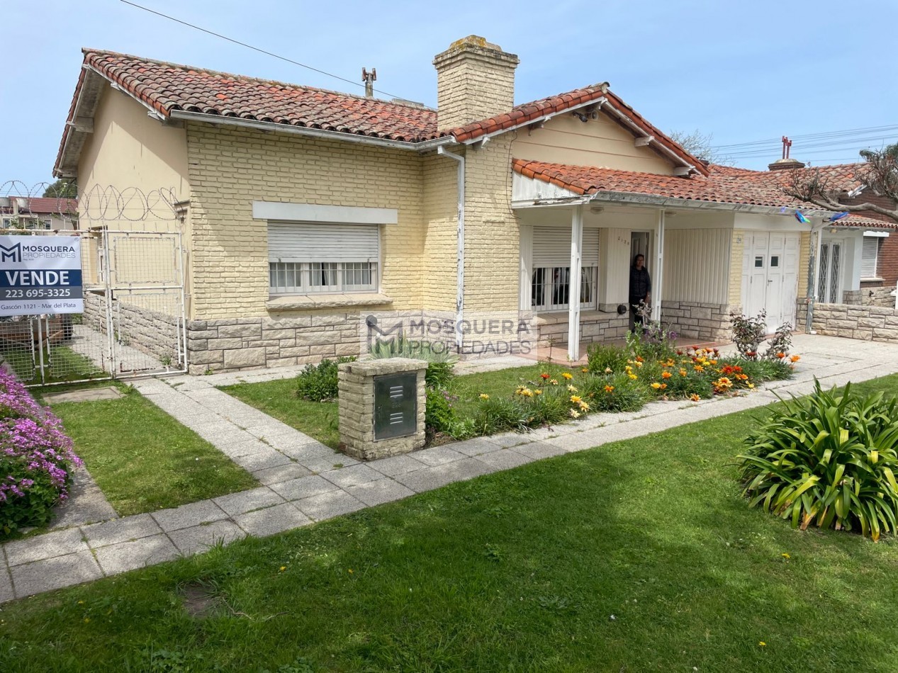 VENTA CHALET estilo mar del plata EN BARRIO CAISAMAR