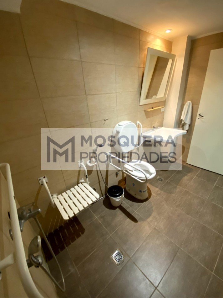 Hotel reciclado Mar del Plata con Departamento LOFT a la calle a 4 cuadras del mar y a 100 mts Facultad de Medicina !!