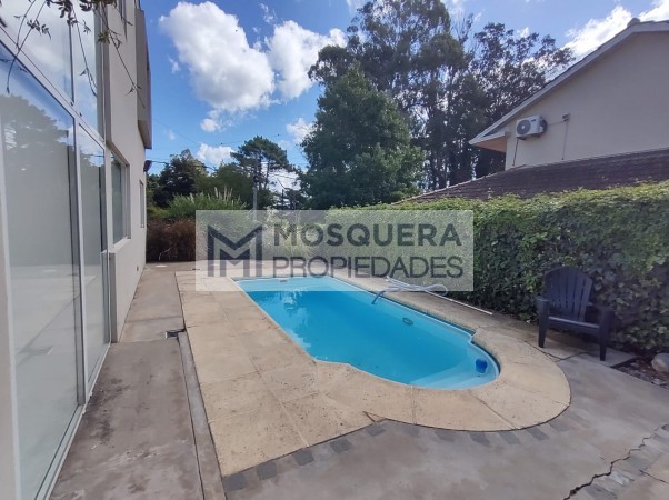 VENTA MODERNA CASA BOSQUE PERALTA RAMOS